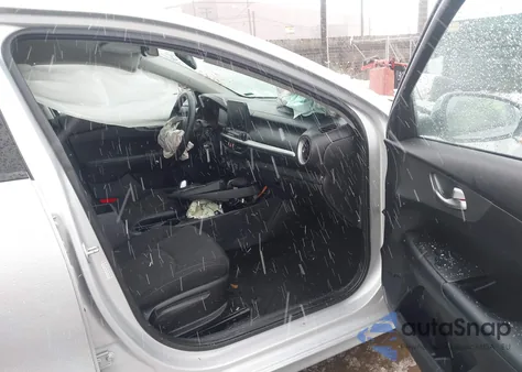 2021 Kia Forte Lxs z USA, uszkodzony, nr VIN 3KPF24AD4ME390465